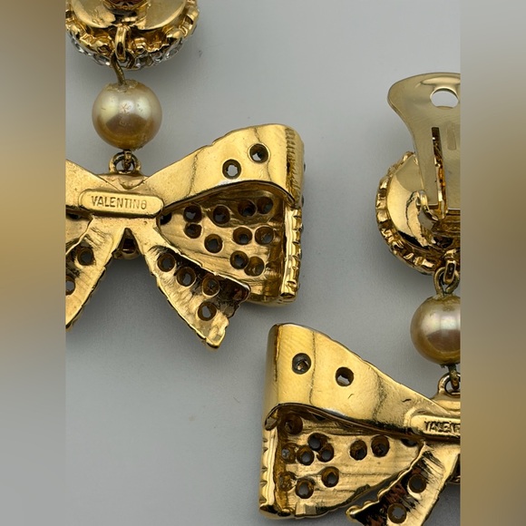 Vintage 80’s/90’s Valentino Bow clip on earrings,faux pearl & rhinestones - Picture 4 of 4